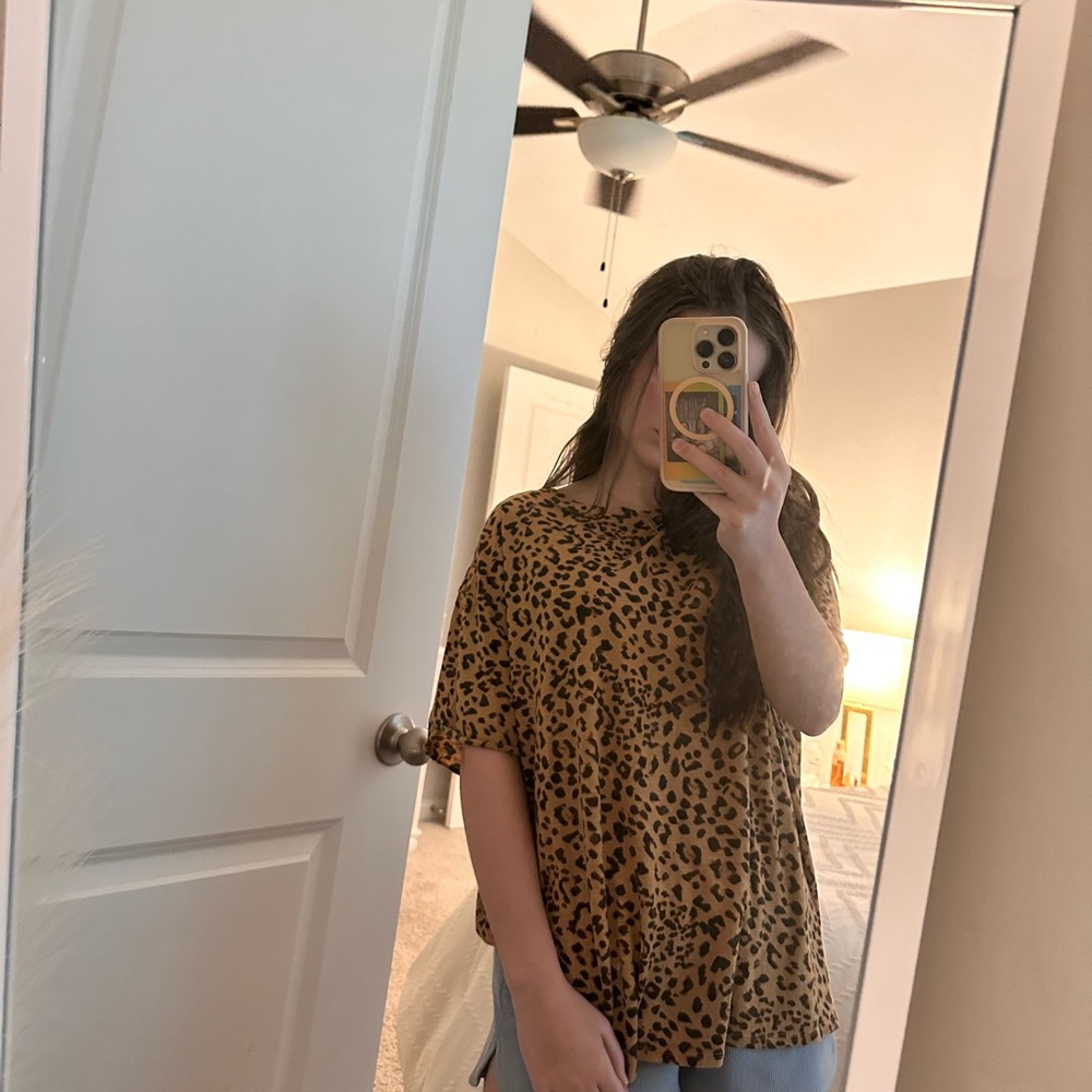 Free People cheetah print top! 🐆